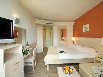 VALAMAR CRYSTAL 4*