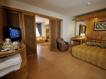  ADAMS BEACH 5*. Queen Suite.