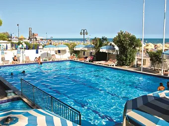 Бассейн в отеле AMBASCIATORI PALACE 4*