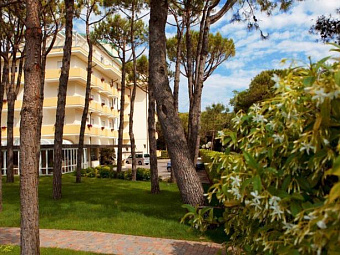 APARTHOTEL LA PINETA 4*