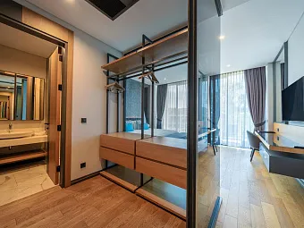 THE NORM COLLECTION DOOR'A 5*