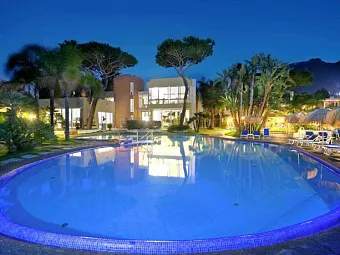 Отель ALBERGO LA REGINELLA RESORT & SPA 4*