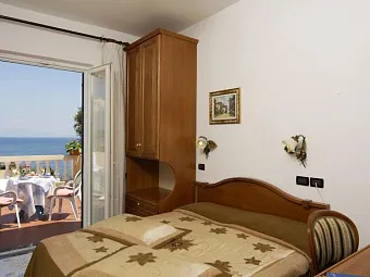 Отель GIARDINO DELLE NINFE E LA FENICE 3*