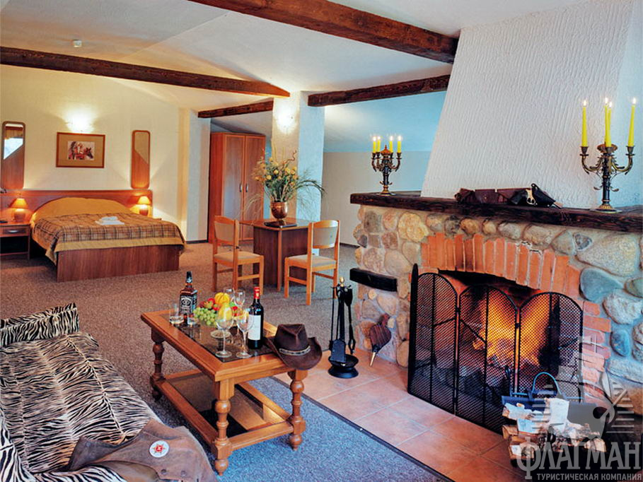 HELIOPARK Country Resort. Комнаты с гостиной зоной и камином располагают к приятному и гармоничному отдыху.