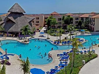 Бассейн в отеле SANDOS PLAYACAR BEACH RESORT 5*