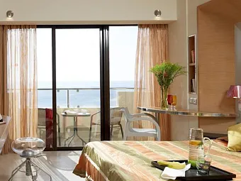 Отель ESPEROS PALACE 4*