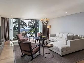 Six bedroom sea view residential apartment