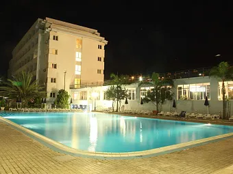 Бассейн в отеле SANTA LUCIA LE SABBIE D'ORO 3*