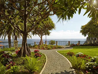 Отель CLIFF BAY 5*