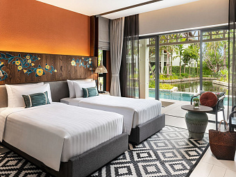 Deluxe Pool Access Room