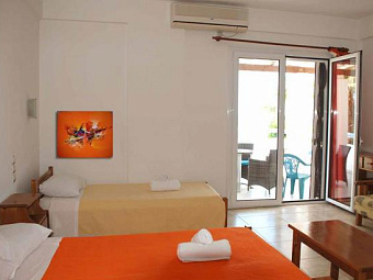 AITHRIO HOTEL 2+*