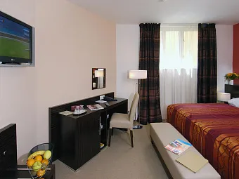 Отель MANES 4*
