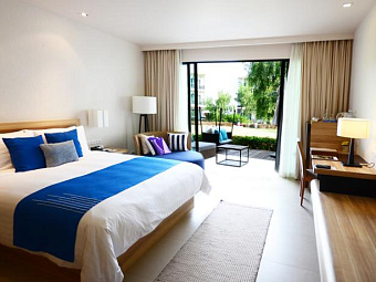 Отель HOLIDAY INN RESORT PHUKET MAI KHAO BEACH 4*
