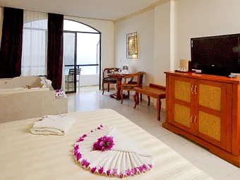 Отель GOLDEN PARNASSUS 5*
