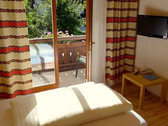 Отель EVIANQUELLE HOTEL 3*