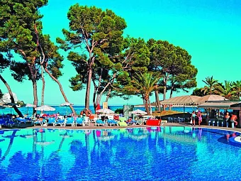 Бассейн в отеле SOL BARBADOS 4*