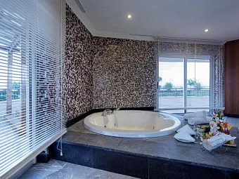 Отель CRYSTAL SUNSET LUXURY RESORT & SPA 5*