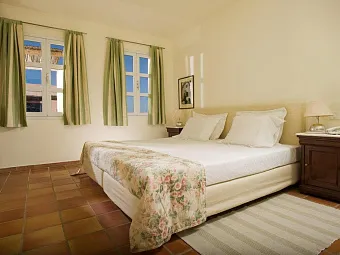 CANDIA PARK VILLAGE 4+*