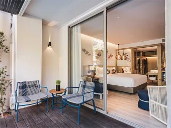 Deluxe Pool Access Room