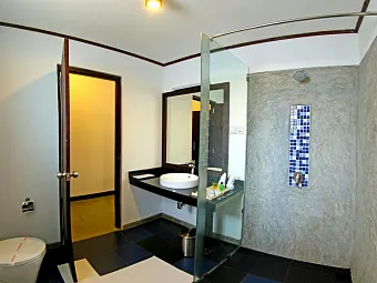 Отель COCO ROYAL BEACH RESORT 3*