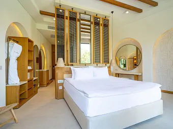 THE NORM COLLECTION DOOR'A 5*