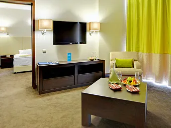 Краснодарский край. Геленджик. Отель ПРИМОРЬЕ 4*. 2-х местный 2-х комнатный люкс Superior.