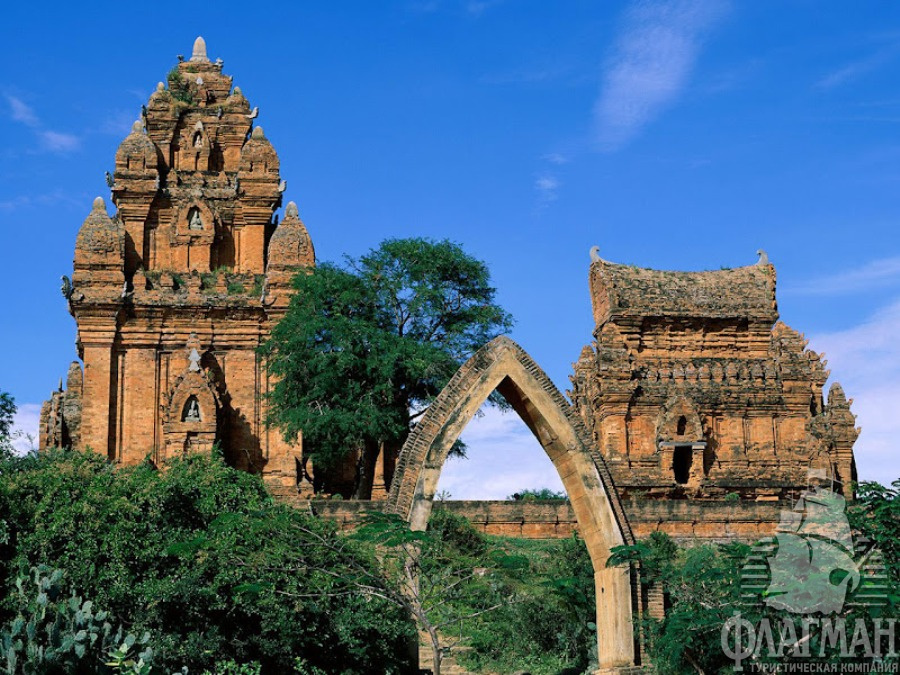 Чамские храмовые башни во Вьетнаме