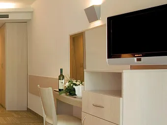 VALAMAR CRYSTAL 4*