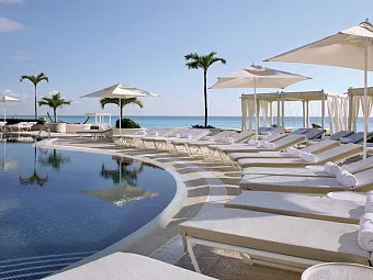 Бассейн в отеле SANDOS CANCUN LIFESTYLE RESORT 5*