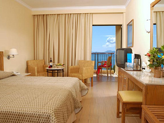  NISSAKI BEACH HOTEL 4*