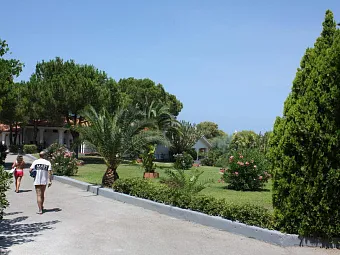 Территория отеля SPORTING CLUB 3*