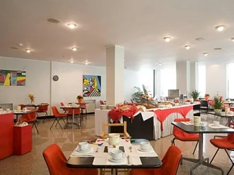 Отель JUNIOR 3*