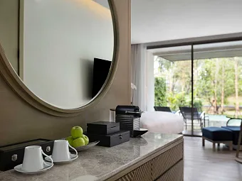 Deluxe Pool Access Room