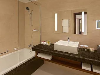 Отель DOUBLETREE BY HILTON RESORT & SPA MARJAN ISLAND 5*