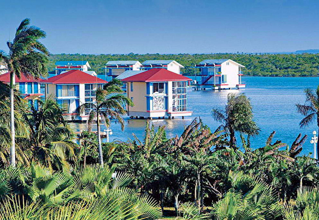 На здешних островных отелях встречаются даже водные бунгало, например, как в отеле Melia Cayo Coco 5*
