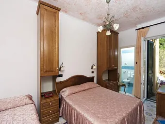 Отель GIARDINO DELLE NINFE E LA FENICE 3*