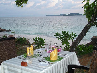 CASTELLO BEACH PRASLIN 4*