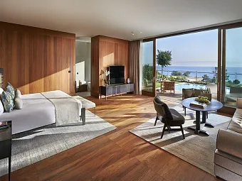 Mandarin junior suite with private pool