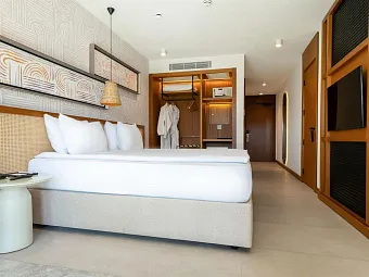 THE NORM COLLECTION DOOR'A 5*