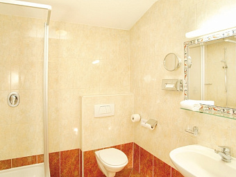 Отель KOHLERHOF HOTEL 4*