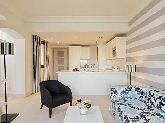 One Bedroom Apartament