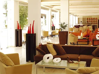 Лобби в отеле LOUIS CORCYRA BEACH 4*