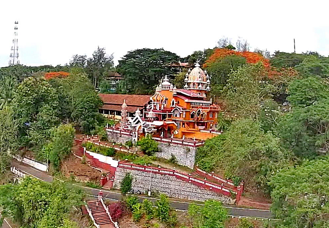 Со стен храма Ханумана открывается отличная панорама на город Панаджи