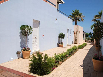AITHRIO HOTEL 2+*