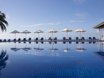 COCO DE MER HOTEL & BLACK PARROT SUITES 4*