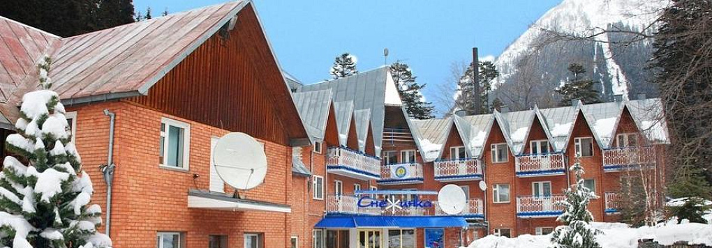 Горнолыжный курорт Домбай отель Снежинка