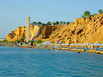 Пляж и панорамный лифт отеля BEACH ALBATROS SHARM 4*
