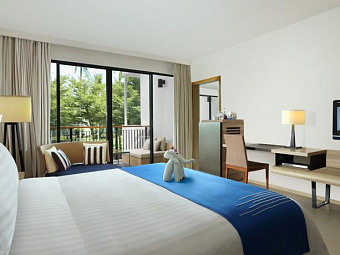Отель HOLIDAY INN RESORT PHUKET MAI KHAO BEACH 4*