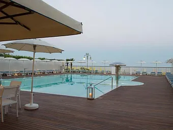 Отель CAMBRIDGE 4*