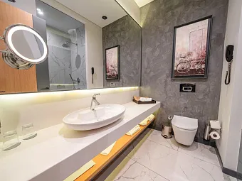 THE NORM COLLECTION DOOR'A 5*